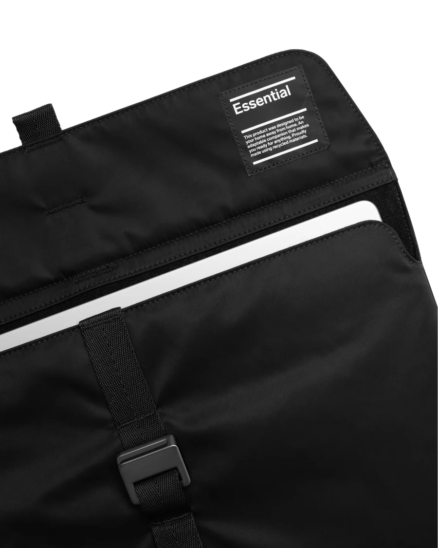 Db Essential Laptop Mappe til MacBook 13" - Black Out
