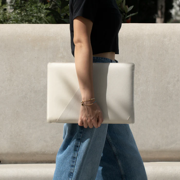 Native Union Stow Slim Mappe til MacBook 16"/15" - Sandstone