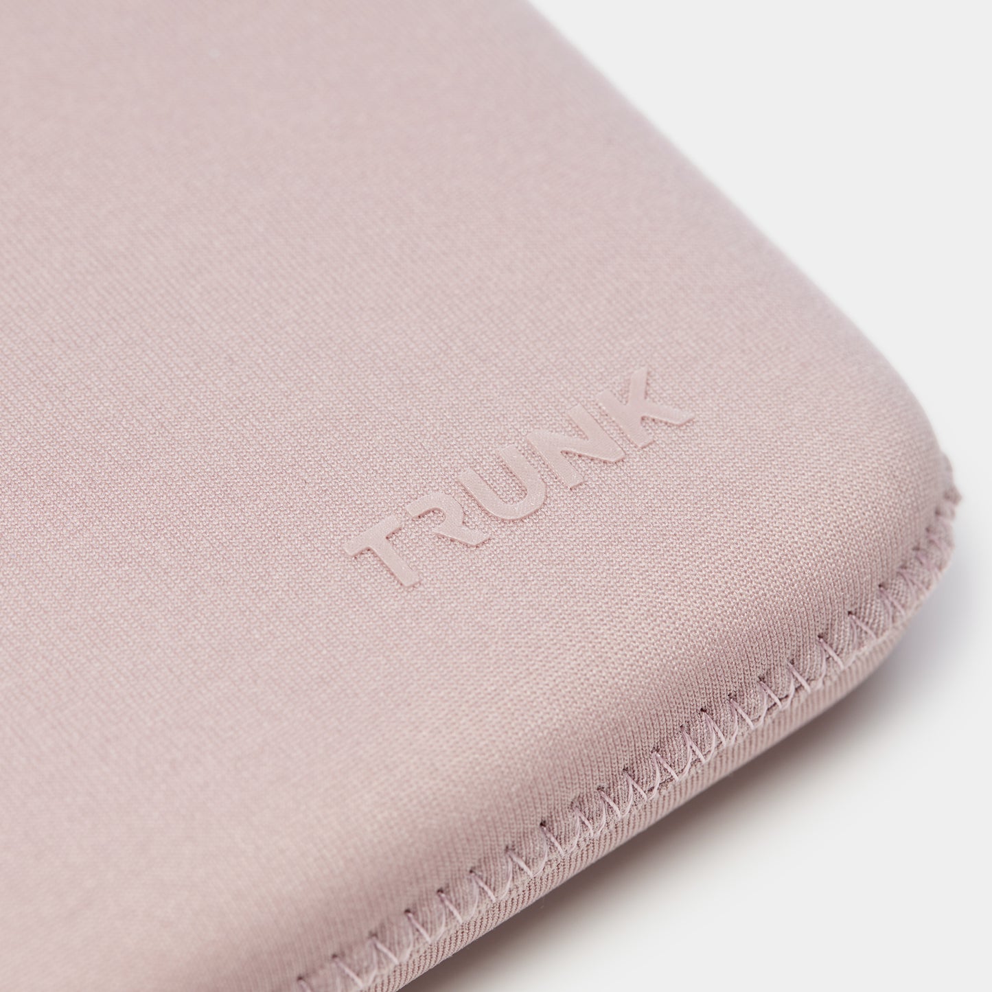 Trunk Neoprene Mappe til MacBook 13" - Cameo Rose