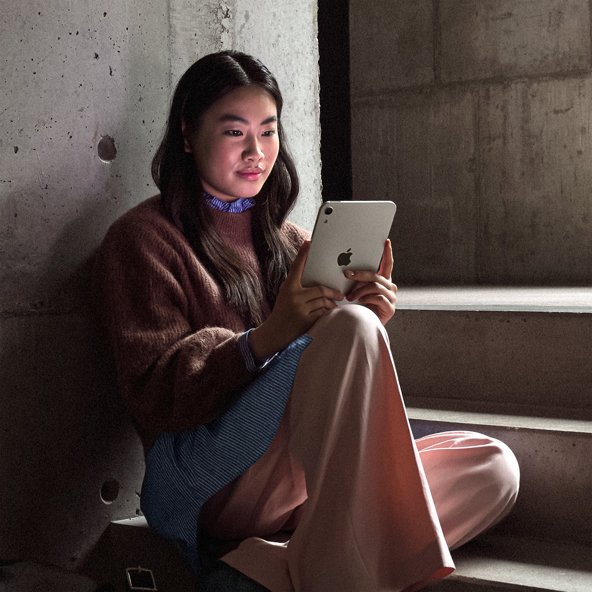 iPad_mini_A20_Pro_Wi-Fi_Midnight_PDP_Image_Position_9__no-NO
